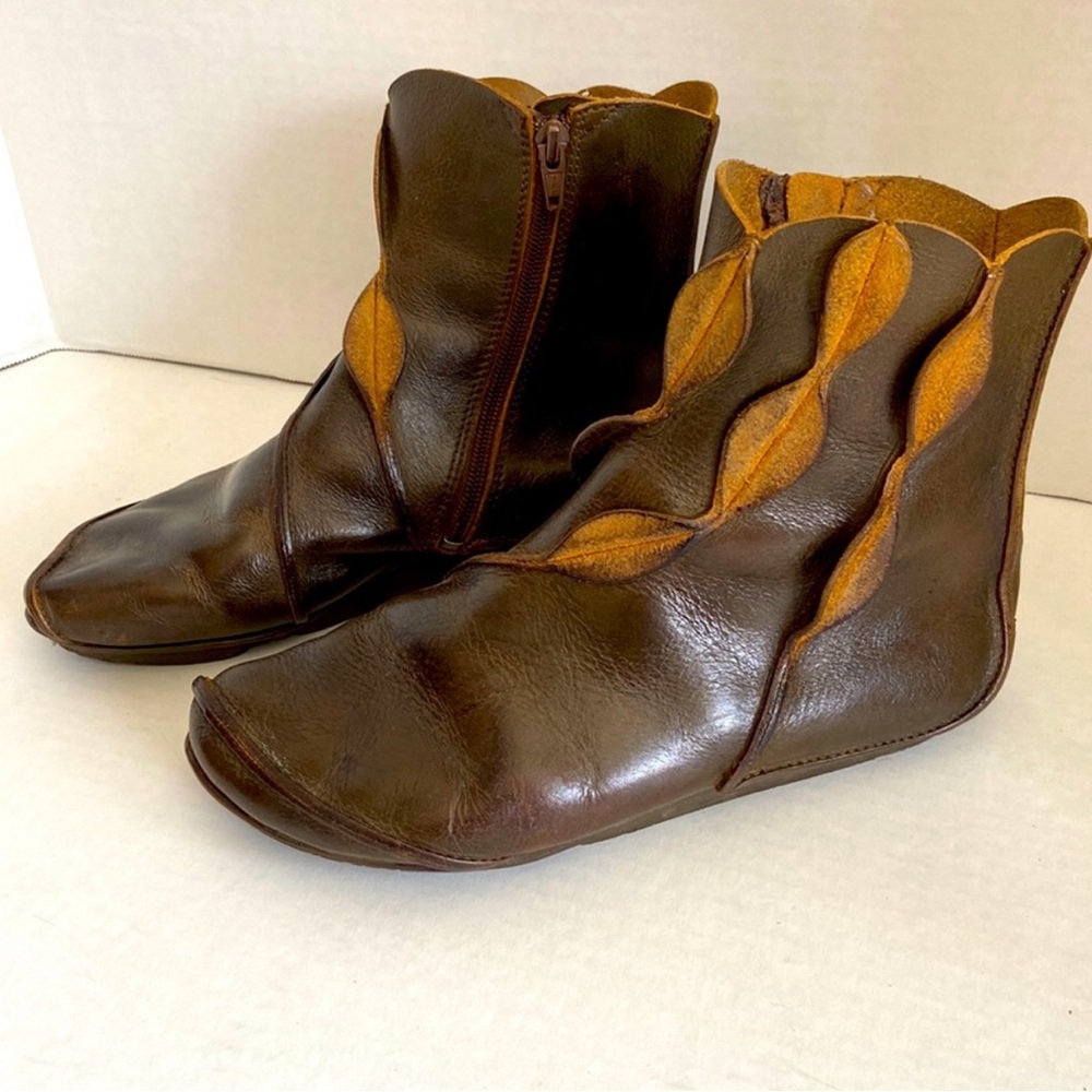 Trippen hand made solid leather bootie w/leaf pattern. Brown size 38
